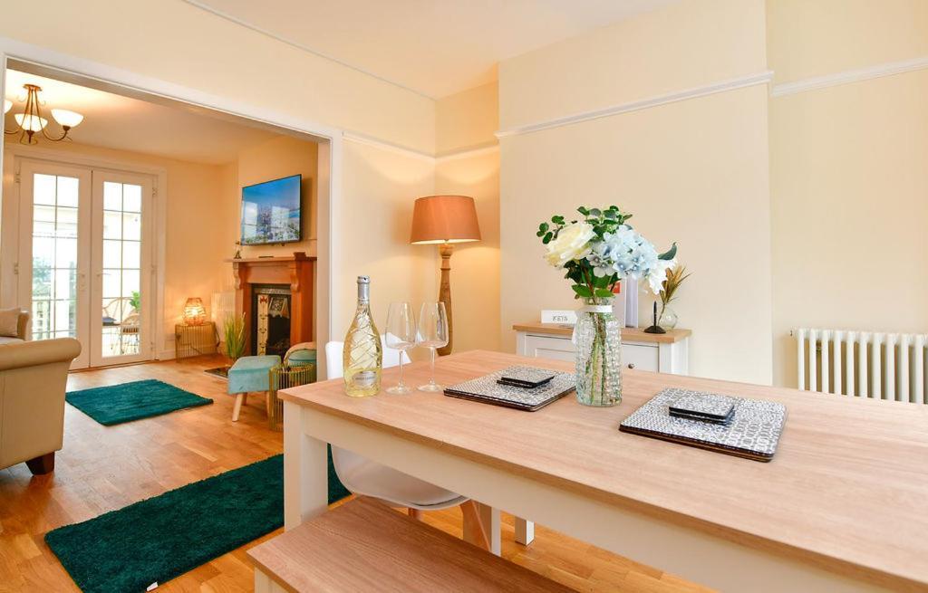 Just Stay Wales - Castle Square Cottage, Mumbles Экстерьер фото
