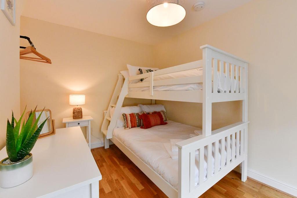 Just Stay Wales - Castle Square Cottage, Mumbles Экстерьер фото