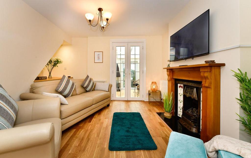 Just Stay Wales - Castle Square Cottage, Mumbles Экстерьер фото